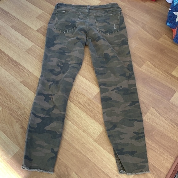GAP distressed camo jean leggings with frayed hem - Picture 6 of 9